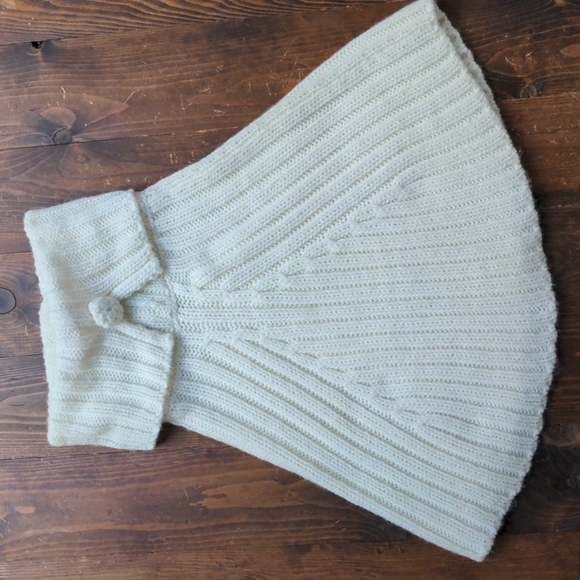 Wool Cape/Shawl - Picture 4 of 6